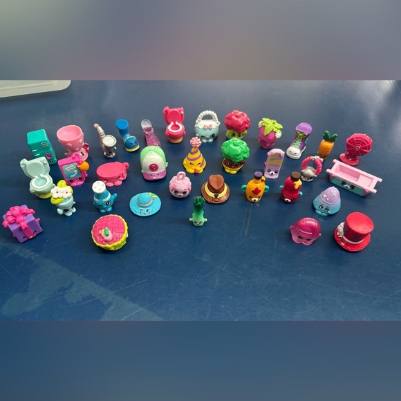 Random 12 shopkins toys $20! - Picture 1 of 6